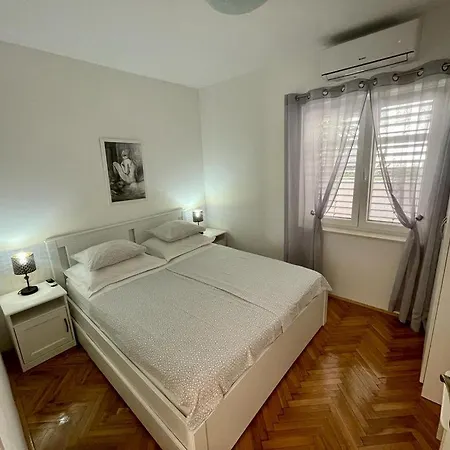 Petra アパート ポドゥゴラ